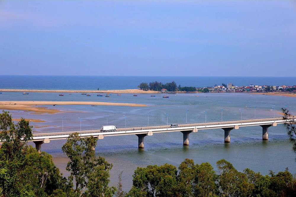 Rực rỡ sắc màu diều nghệ thuật bên chùa Minh Đức - ảnh 8