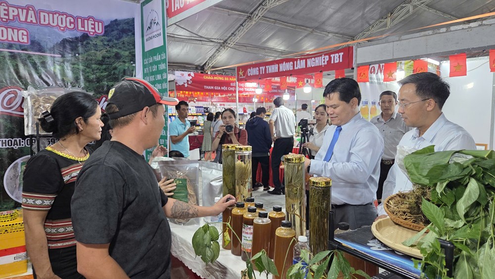 Phát triển OCOP gắn với du lịch nông thôn và chuyển đổi số  - ảnh 2