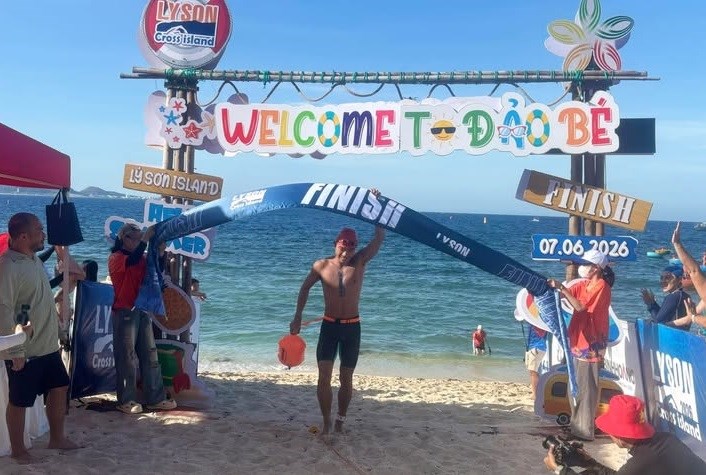 Gần 800 kình ngư chinh phục đường bơi vượt biển Lý Sơn Cross Island 2026 - ảnh 5