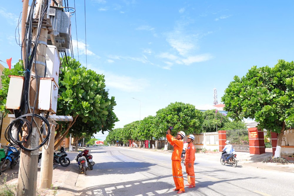 Bảo đảm điện ổn định, tạo động lực cho du lịch và sản xuất ở Lý Sơn - ảnh 4