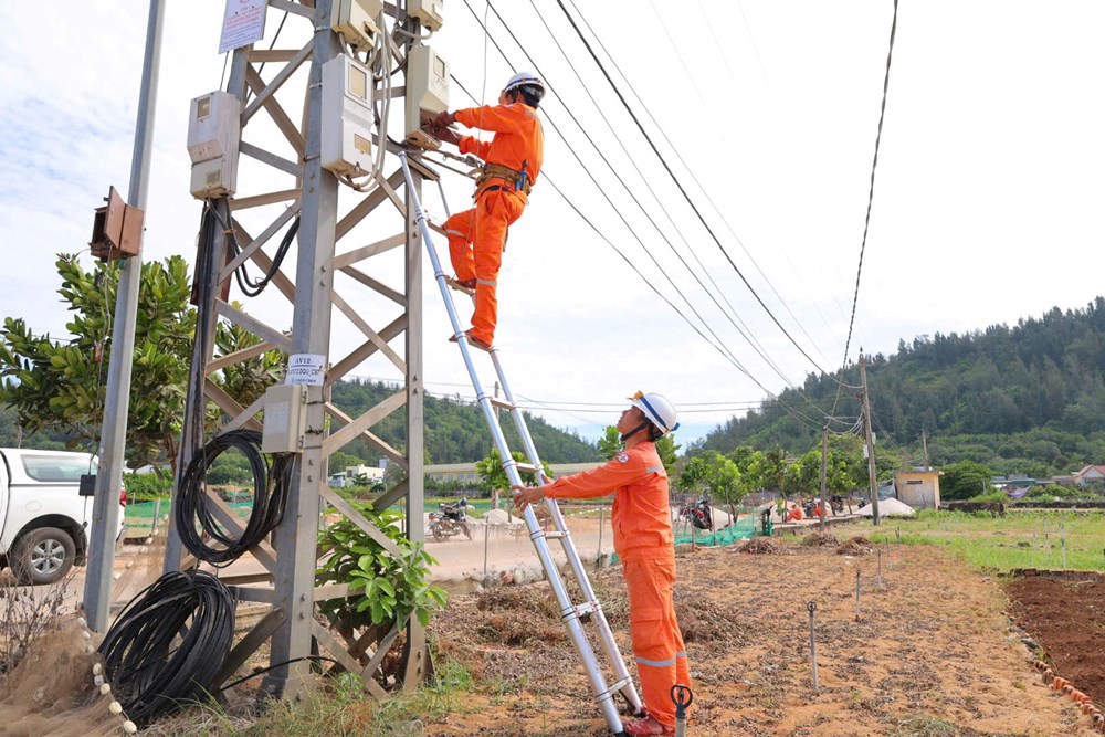 Bảo đảm điện ổn định, tạo động lực cho du lịch và sản xuất ở Lý Sơn - ảnh 1