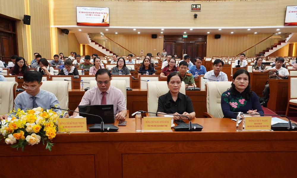 Tôn vinh những tác phẩm báo chí xuất sắc tại Giải Báo chí tỉnh Quảng Ngãi lần thứ I - ảnh 1