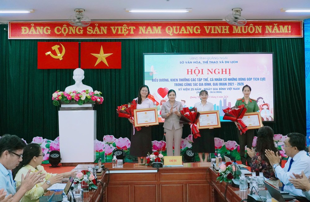 Quảng Ngãi biểu dương các tập thể, cá nhân tiêu biểu trong công tác gia đình - ảnh 2