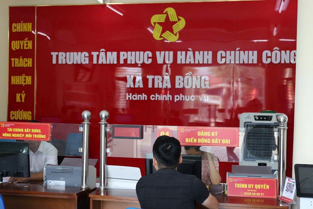 Quảng Ngãi tạm dừng tiếp nhận cán bộ, công chức từ cấp xã lên cấp tỉnh - ảnh 1