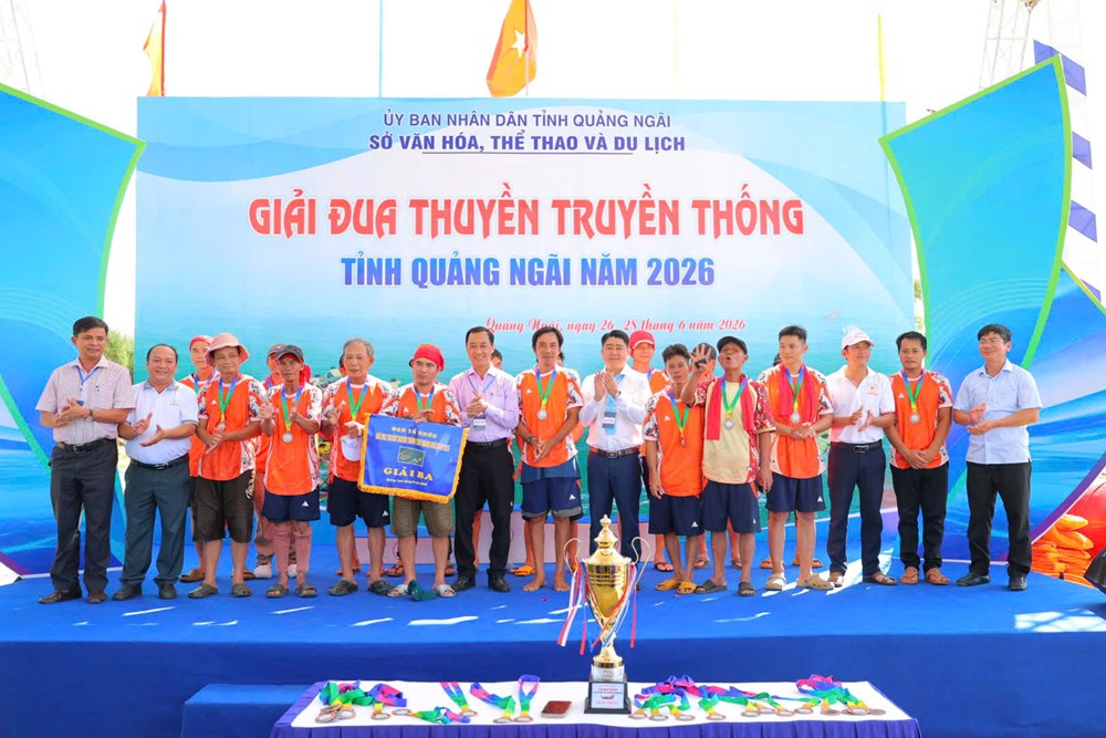 Sôi động Giải đua thuyền truyền thống tỉnh Quảng Ngãi năm 2026 - ảnh 7