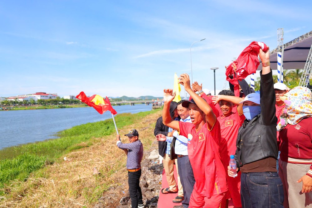 Sôi động Giải đua thuyền truyền thống tỉnh Quảng Ngãi năm 2026 - ảnh 4