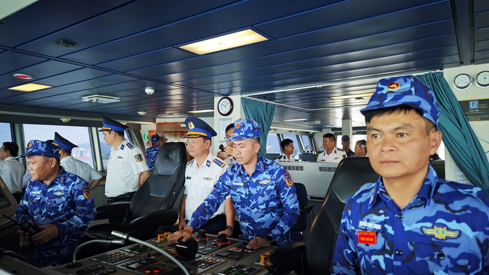 Khảo sát vùng biển, đảo ven bờ miền Trung, tăng cường gắn kết quân - dân - ảnh 3