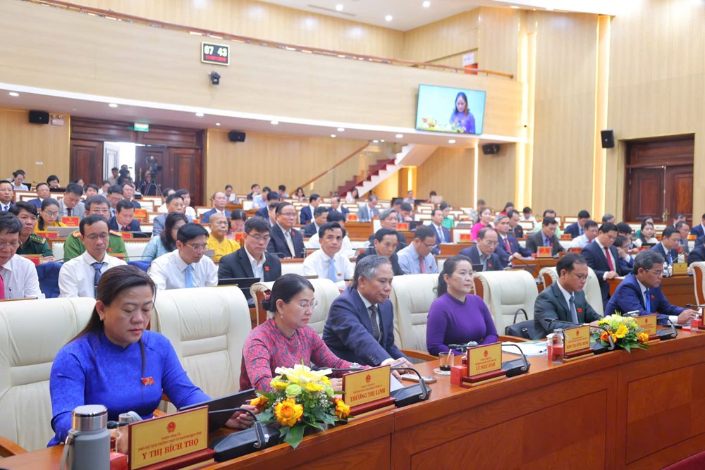 HĐND Quảng Ngãi khai mạc kỳ họp giữa năm, tạo động lực phát triển giai đoạn mới - ảnh 1