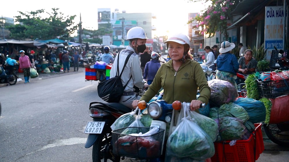 Châu Sa: Hơi thở chợ quê trong phiên rau rạng sáng - ảnh 5