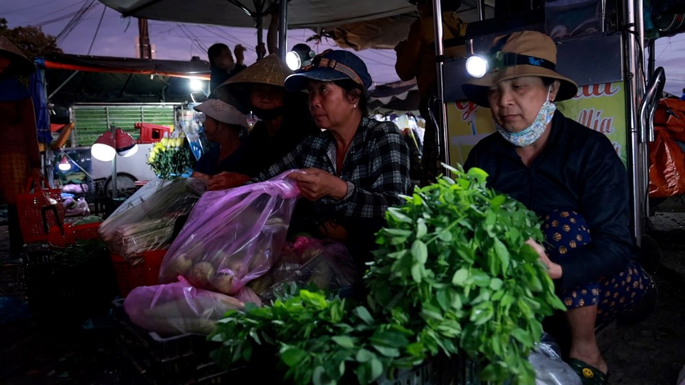Châu Sa: Hơi thở chợ quê trong phiên rau rạng sáng - ảnh 2