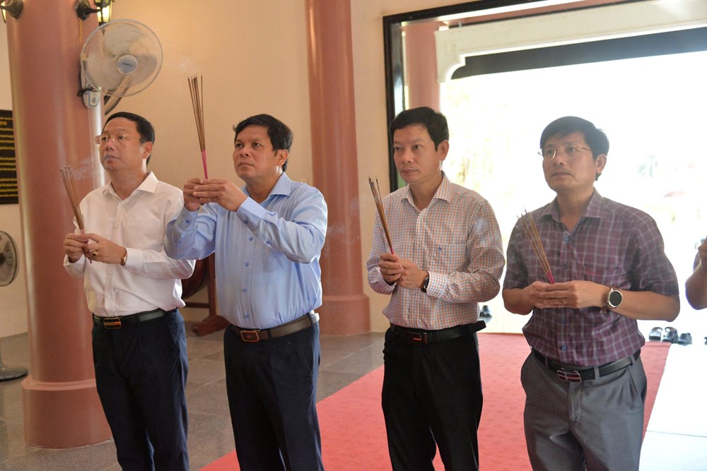 Dâng hương tại các di tích lịch sử nhân Ngày Thương binh - Liệt sĩ - ảnh 2
