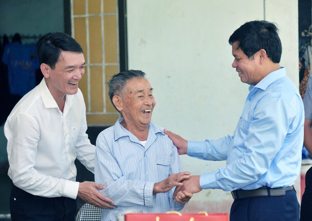 Dâng hương tại các di tích lịch sử nhân Ngày Thương binh - Liệt sĩ - ảnh 5