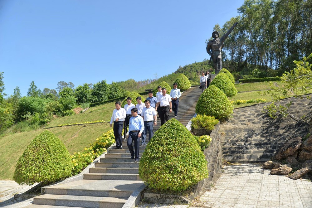 Dâng hương tại các di tích lịch sử nhân Ngày Thương binh - Liệt sĩ - ảnh 4