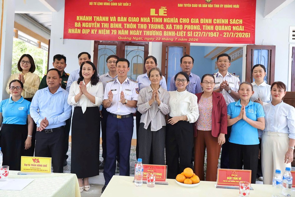 Cảnh sát biển Vùng 2 trao nhà tình nghĩa, tri ân người có công tại Quảng Ngãi - ảnh 1
