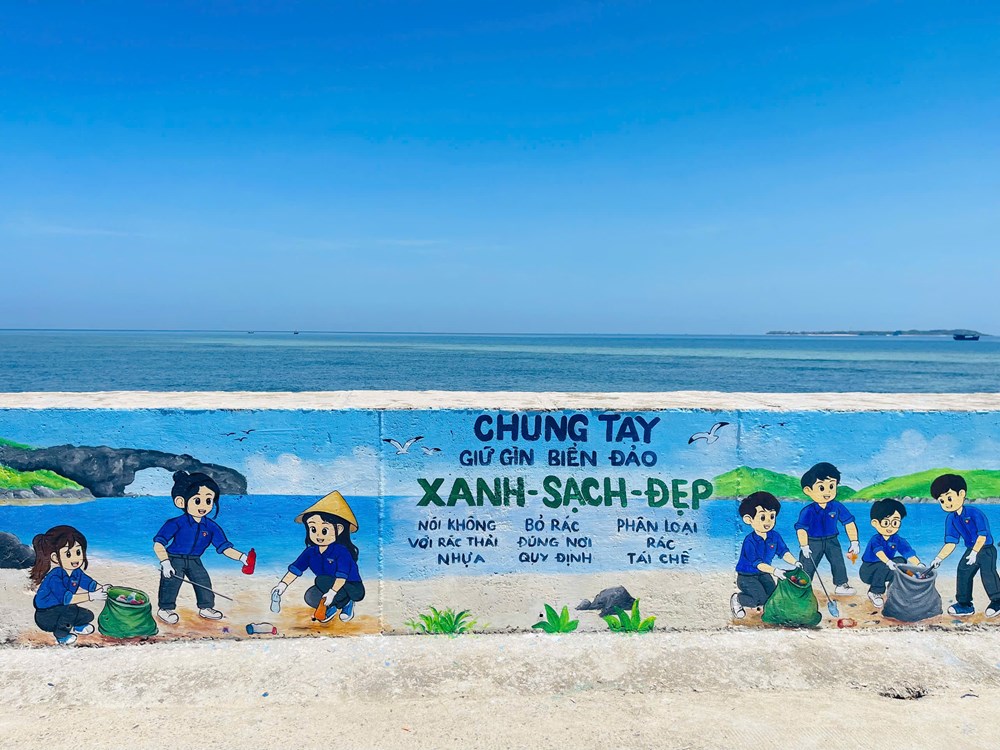 Sắc màu bích họa vun đắp hình ảnh du lịch xanh ở Lý Sơn - ảnh 2