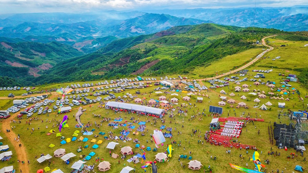 Bùi Hui “chạm mây”, đánh thức khát vọng tương lai - ảnh 1