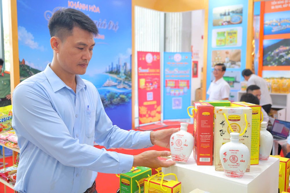 Sắc màu đặc sản hội tụ, kết nối OCOP liên vùng - ảnh 6