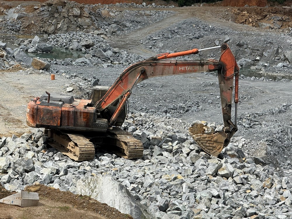Quảng Ngãi chủ động nguồn vật liệu, tháo gỡ điểm nghẽn cho đầu tư công - ảnh 1