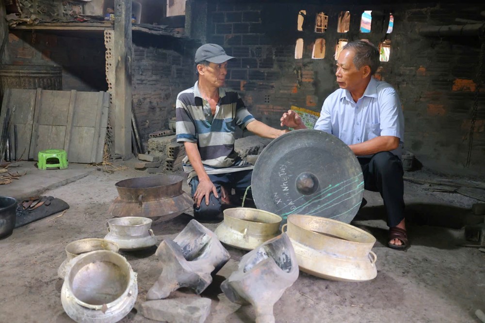 Làng đúc đồng Chú Tượng, còn ai giữ lửa? - ảnh 1
