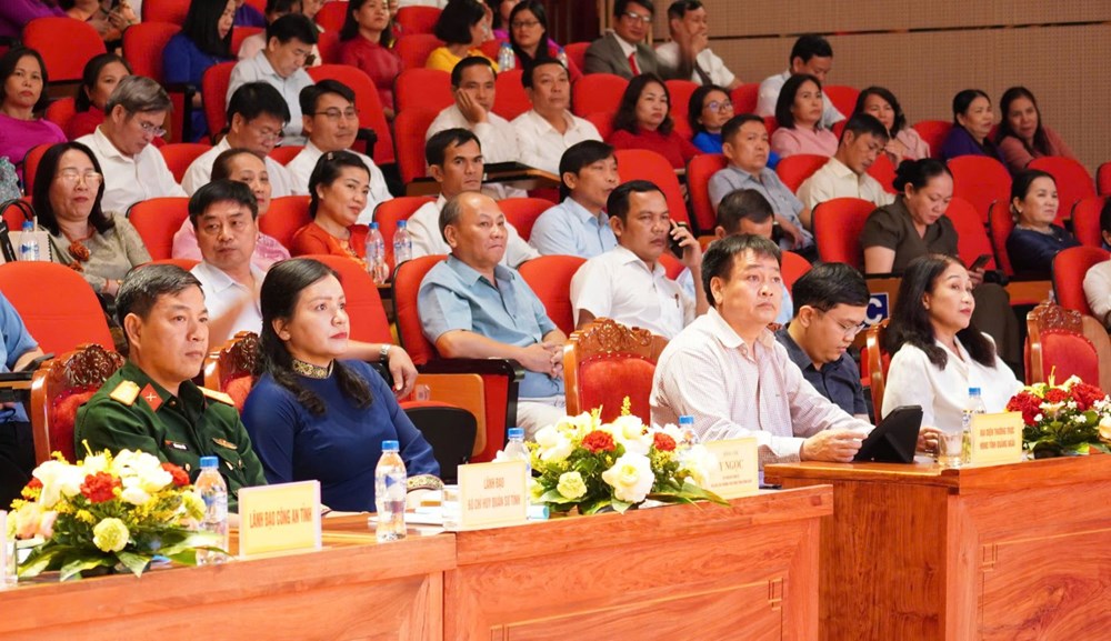 54 cán bộ quản lý, giáo viên tiêu biểu được nhận Bằng khen của Thủ tướng Chính phủ - ảnh 2