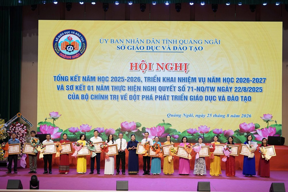 54 cán bộ quản lý, giáo viên tiêu biểu được nhận Bằng khen của Thủ tướng Chính phủ - ảnh 1
