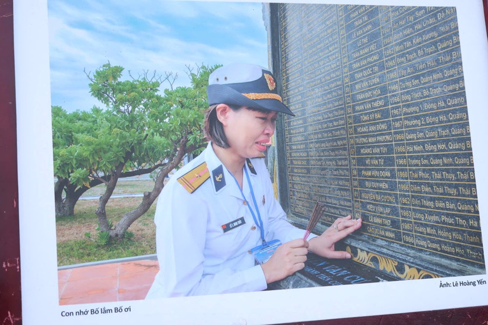 Trưng bày ảnh “Hoàng Sa - Trường Sa trong lòng Quảng Ngãi” - ảnh 2