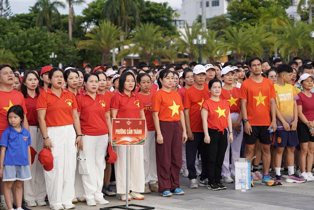 Quảng Ngãi sôi nổi chương trình đi bộ “Cùng Việt Nam tiến bước” - ảnh 2