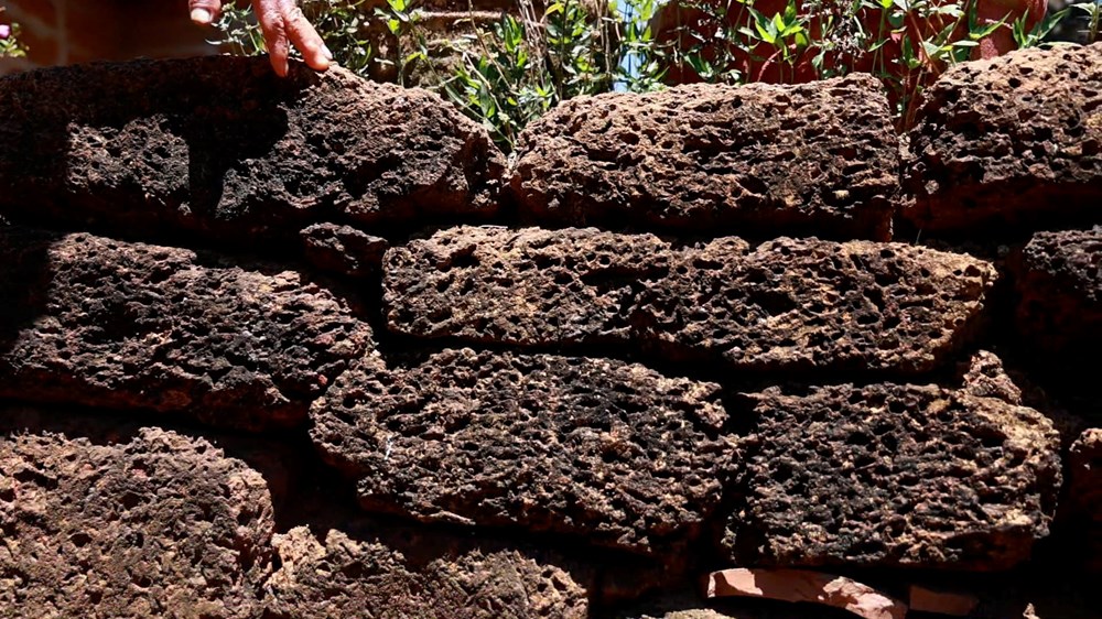 Bí ẩn những ngôi nhà đá ong trăm tuổi vẫn mát hè, ấm đông ở Quảng Ngãi - ảnh 2