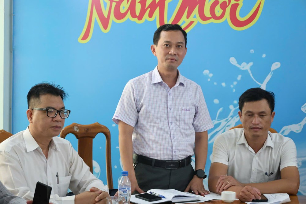 Nước máy đổi màu và bốc mùi, người dân tự mua thiết bị lọc - ảnh 8