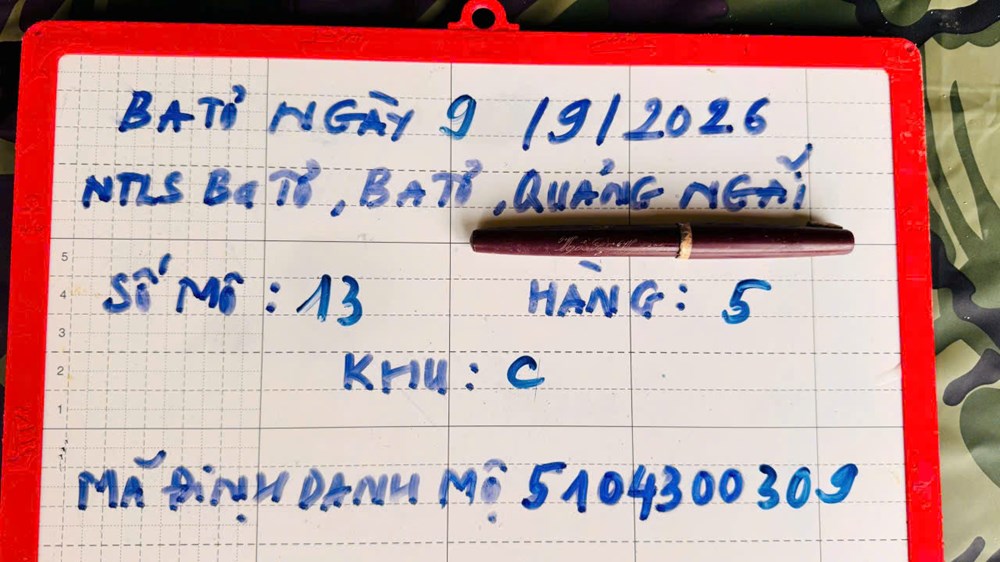 Cây bút khắc tên “Ngô Sỹ Nghĩa” và những di vật trong mộ liệt sĩ - ảnh 2