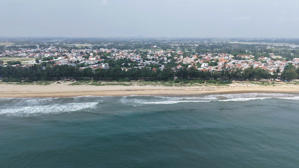 Biển “ăn” sâu vào đất liền, người dân Đức Lợi lo lắng - ảnh 5