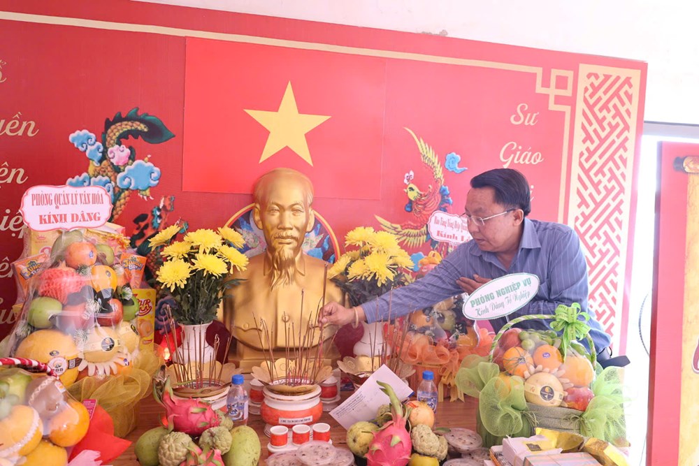 Tri ân Tổ nghiệp, tiếp nối ngọn lửa sân khấu - ảnh 1