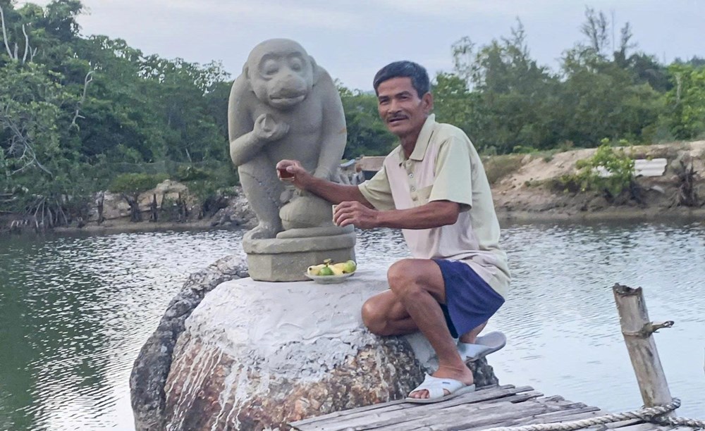 Phát hiện, giao nộp tượng Hanuman, được thưởng gần 93 triệu đồng - ảnh 1