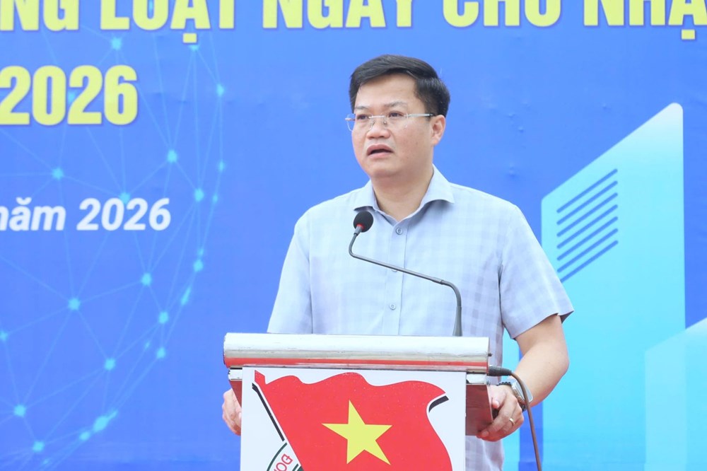 “Áo xanh” Quảng Ngãi chung tay làm sạch môi trường - ảnh 2