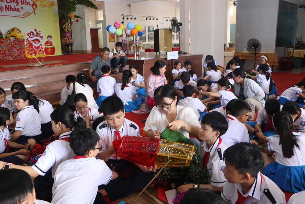 Để Trung thu truyền thống đến gần hơn với học sinh - ảnh 1