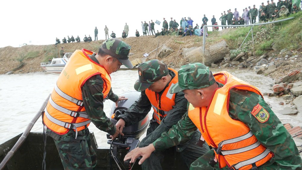 Quảng Ngãi tăng cường kĩ năng cứu nạn trong mùa mưa lũ - ảnh 4
