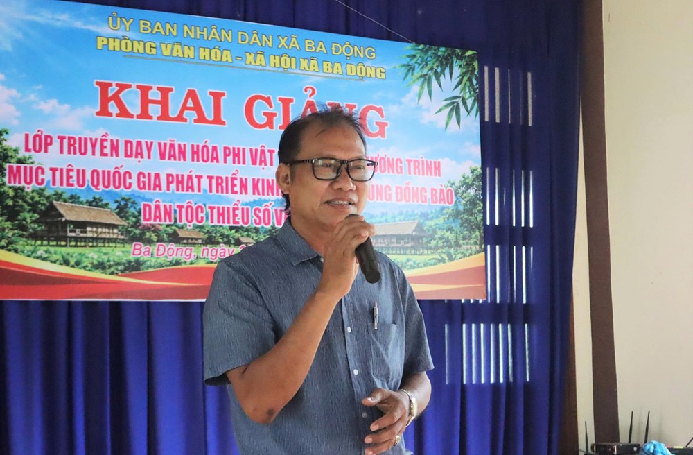 Trao “chìa khóa” văn hóa Hrê cho thể hệ trẻ - ảnh 2