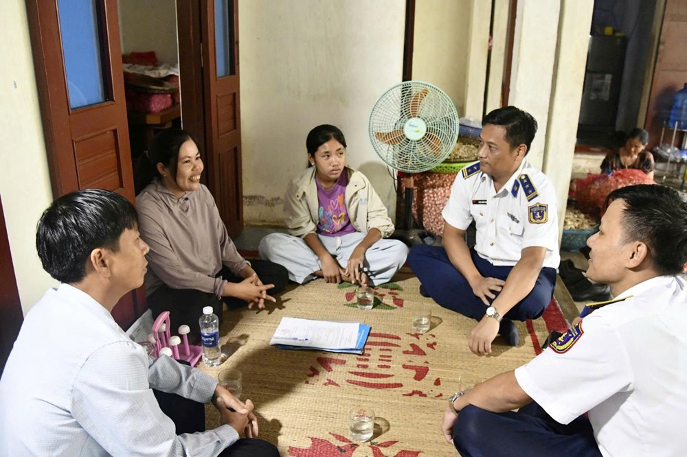 Tiếp sức học sinh khó khăn trên đảo Lý Sơn - ảnh 1