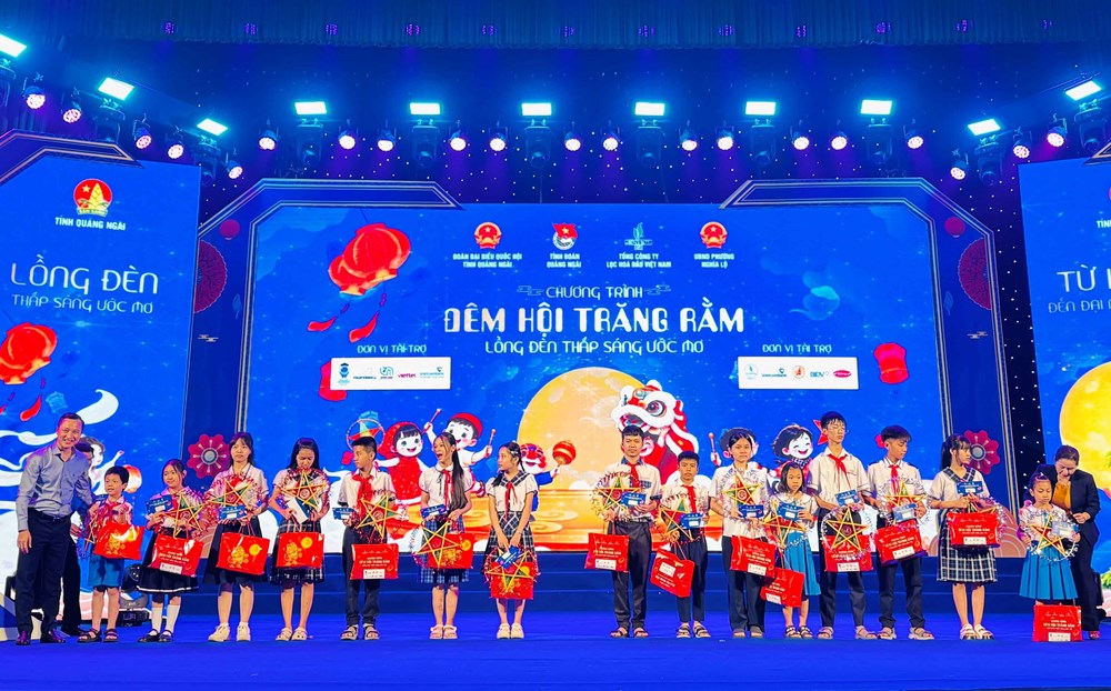 BSR trao yêu thương, thắp sáng ước mơ mùa Trung thu - ảnh 7
