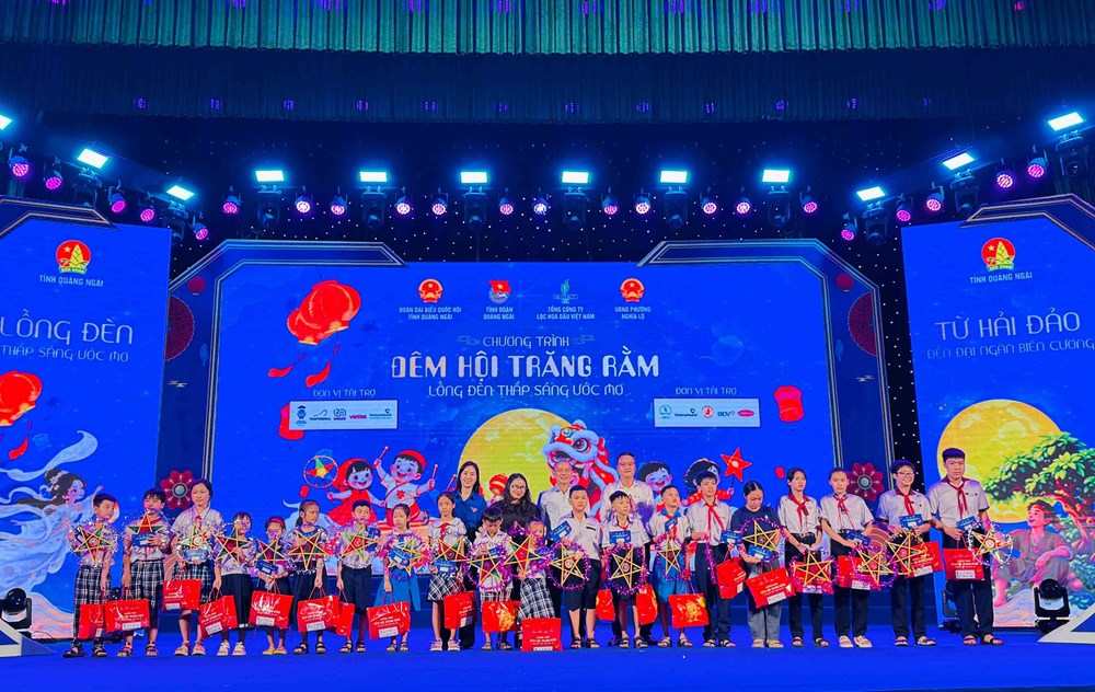 BSR trao yêu thương, thắp sáng ước mơ mùa Trung thu - ảnh 8