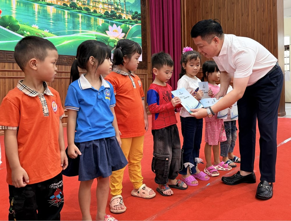 BSR trao yêu thương, thắp sáng ước mơ mùa Trung thu - ảnh 4