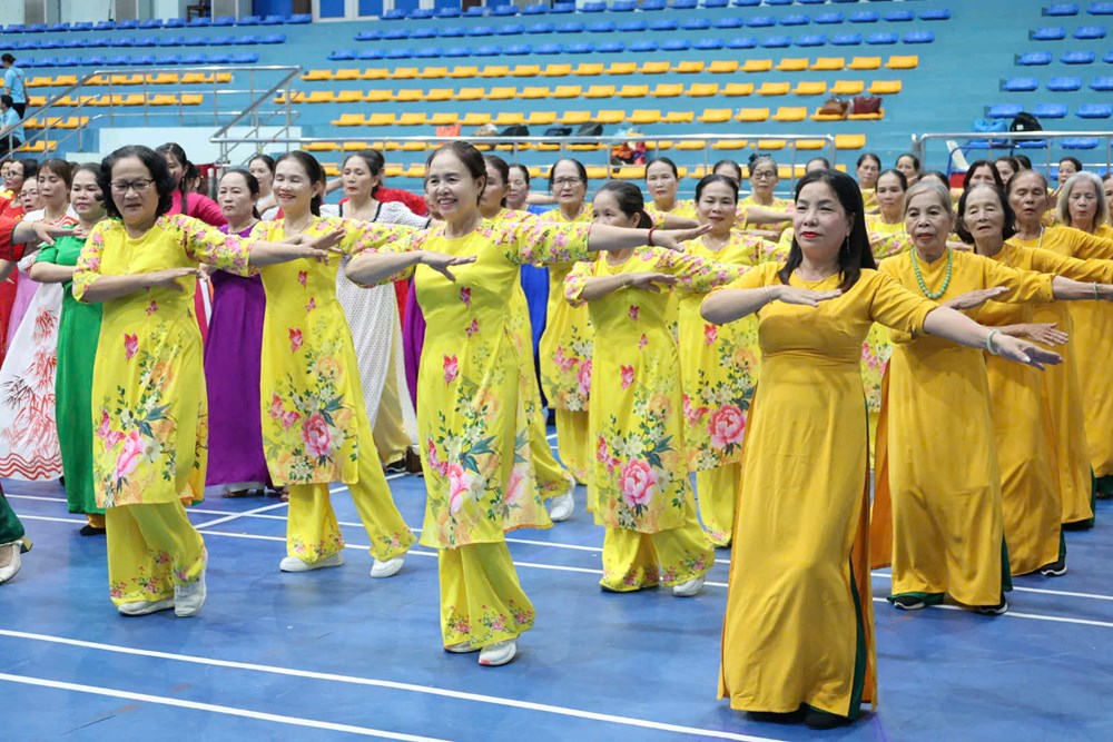Sôi nổi sân chơi thể thao của người cao tuổi Quảng Ngãi - ảnh 4