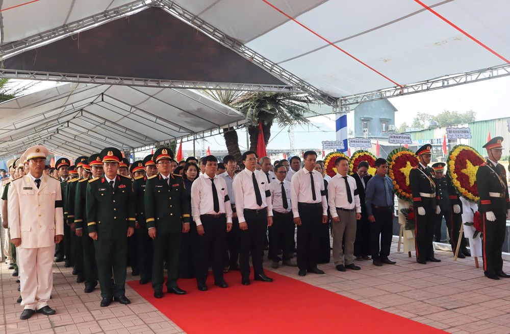 Quảng Ngãi truy điệu, tiễn đưa 12 liệt sĩ về nơi an nghỉ - ảnh 1