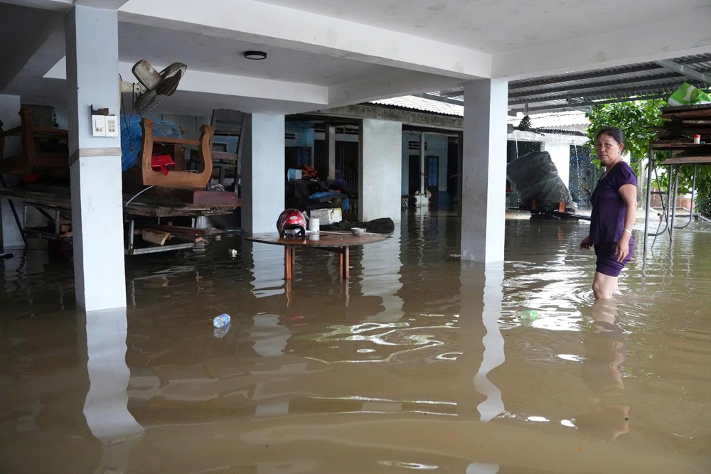 Mưa lớn gây ngập nhiều khu dân cư ở Quảng Ngãi - ảnh 3