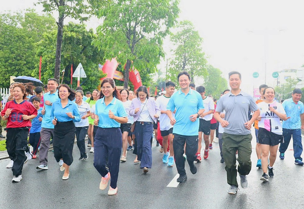 Hơn 2.000 người ở Quảng Ngãi hưởng ứng phong trào rèn luyện thể thao - ảnh 3
