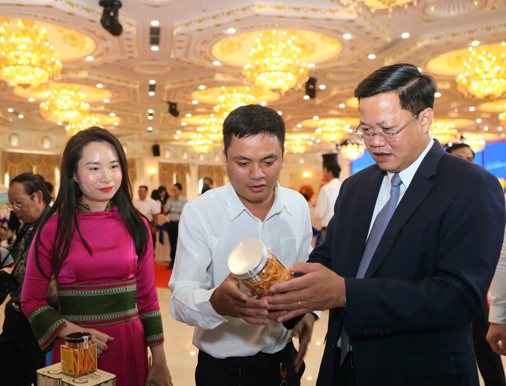 Quảng Ngãi khen thưởng doanh nghiệp tiêu biểu, cam kết tháo gỡ khó khăn - ảnh 4
