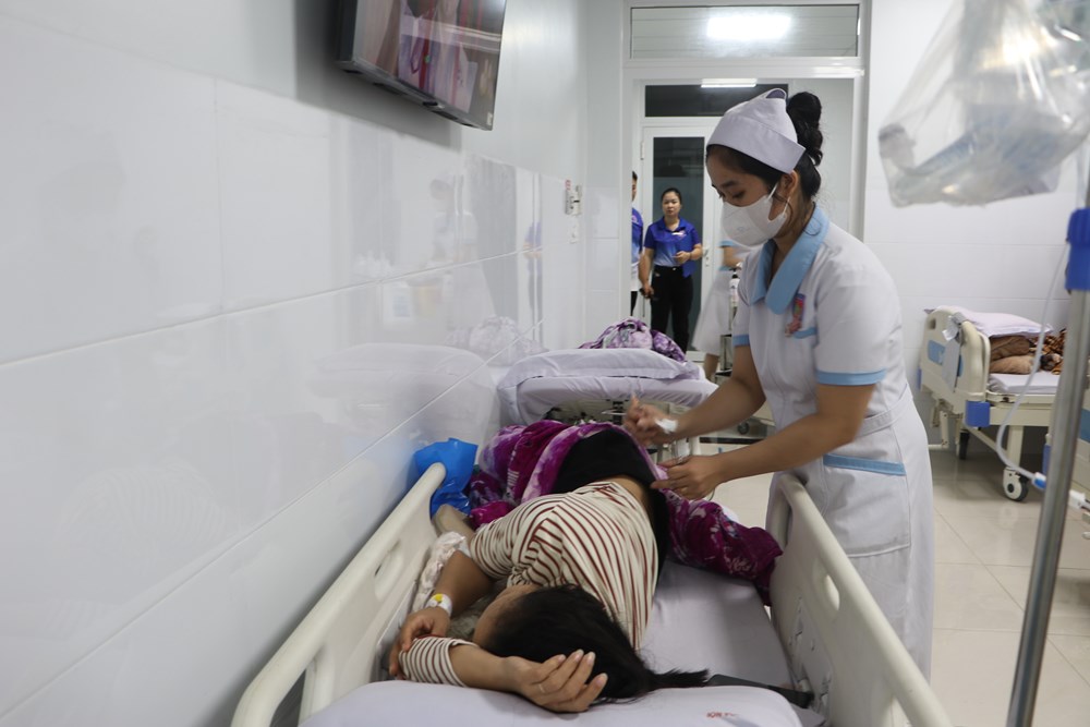 12/13 mẫu thực phẩm liên quan vụ nghi ngộ độc bánh mì dương tính với Salmonella - ảnh 3