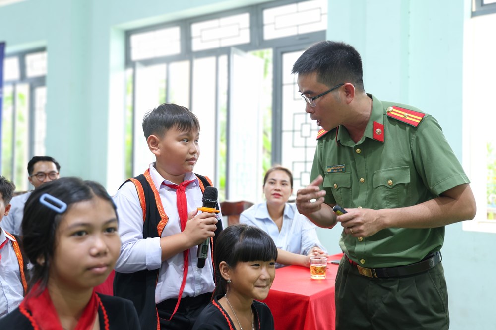 Không để học sinh đơn độc trước những cạm bẫy trên mạng - ảnh 1