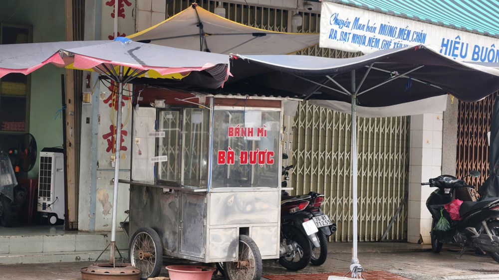 12/13 mẫu thực phẩm liên quan vụ nghi ngộ độc bánh mì dương tính với Salmonella - ảnh 1