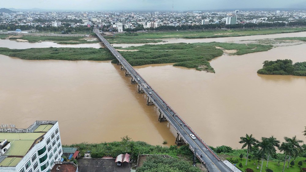 Cầu Trà Khúc 1 chính thức đóng sau hơn 60 năm gắn bó với người dân Quảng Ngãi - ảnh 4